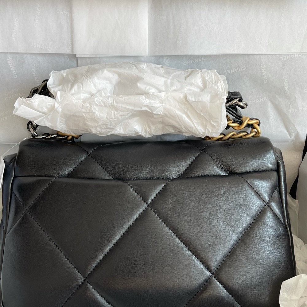 NEW CHANEL19 22B Black Lambskin Small Flap Bag Mix Hardware w/receipt - Picture 4 of 15